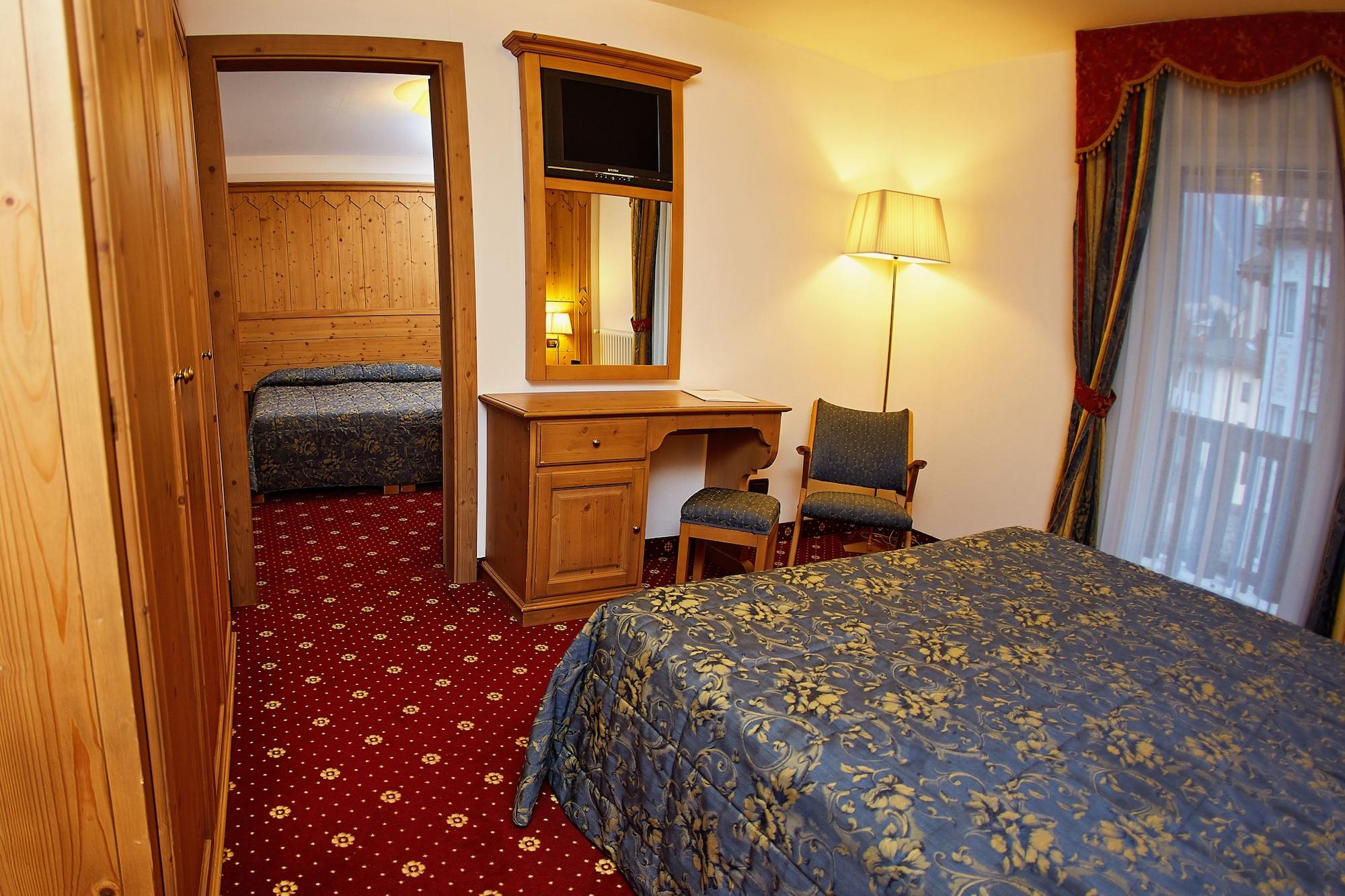 Gh Hotel Monzoni Pozza di Fassa Dış mekan fotoğraf