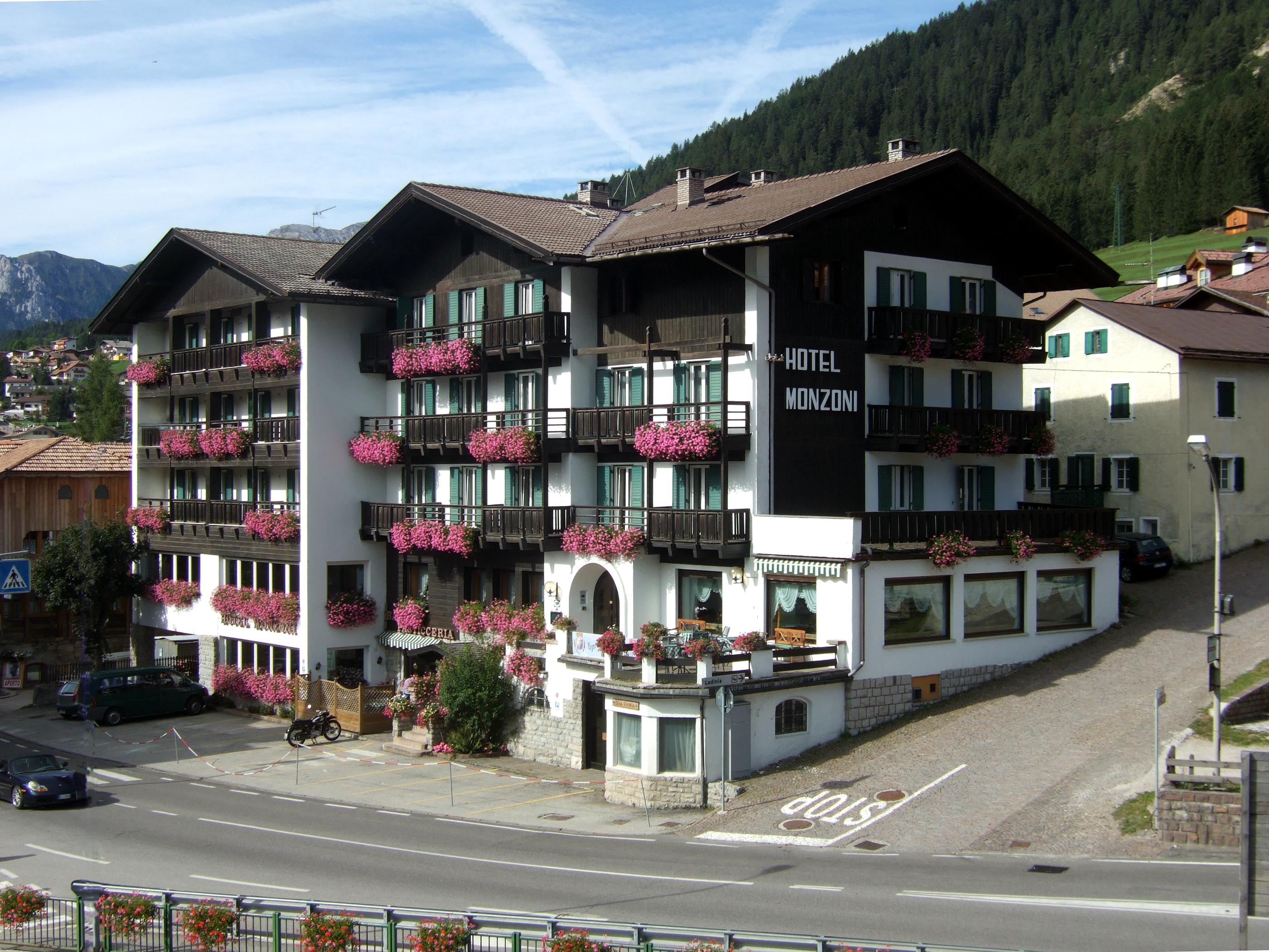Gh Hotel Monzoni Pozza di Fassa Dış mekan fotoğraf