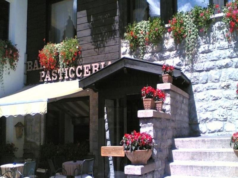 Gh Hotel Monzoni Pozza di Fassa Dış mekan fotoğraf