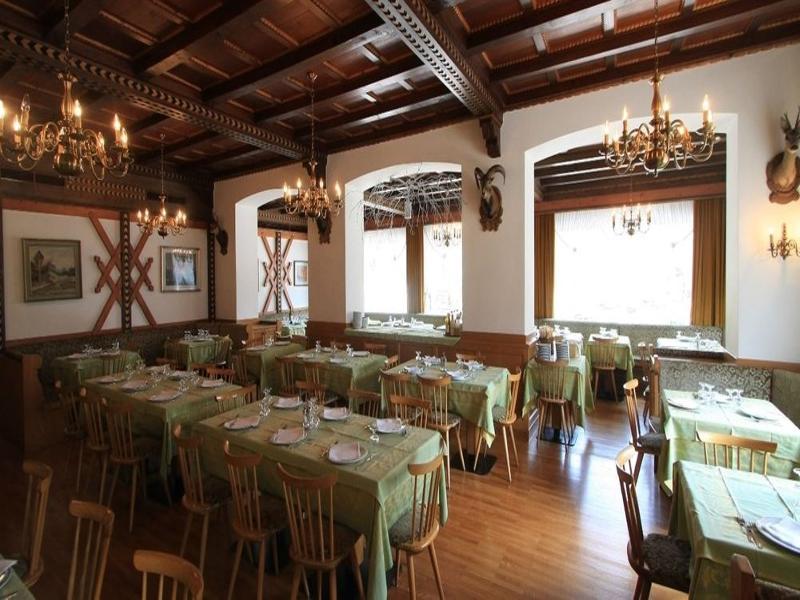 Gh Hotel Monzoni Pozza di Fassa Dış mekan fotoğraf