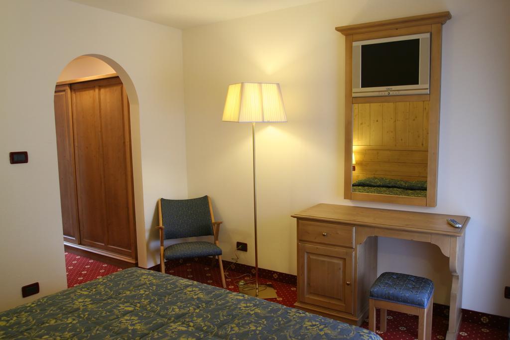 Gh Hotel Monzoni Pozza di Fassa Dış mekan fotoğraf
