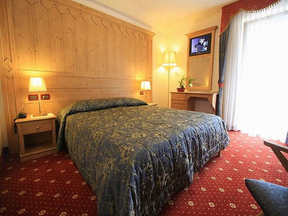 Gh Hotel Monzoni Pozza di Fassa Dış mekan fotoğraf