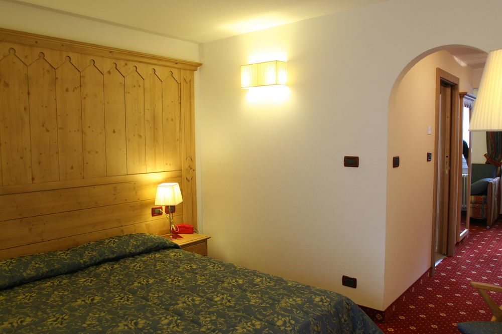 Gh Hotel Monzoni Pozza di Fassa Dış mekan fotoğraf