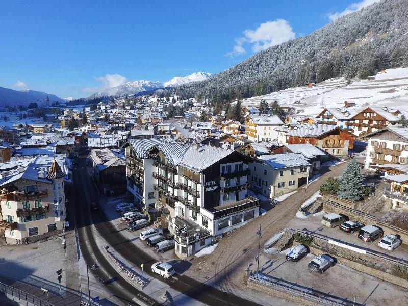 Gh Hotel Monzoni Pozza di Fassa Dış mekan fotoğraf