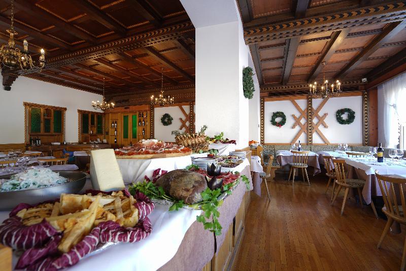 Gh Hotel Monzoni Pozza di Fassa Dış mekan fotoğraf